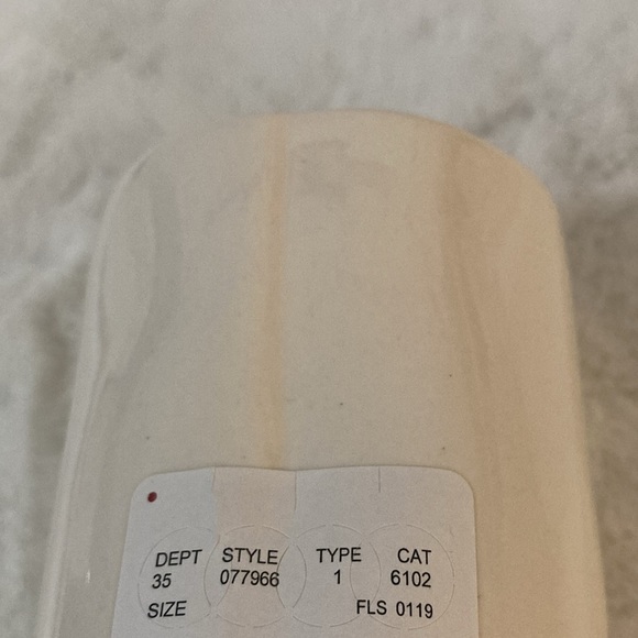 Rae Dunn Home Candle - Picture 3 of 5